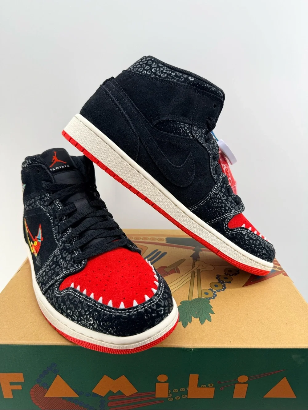 Jordan 1 Siempre Familia size 10M